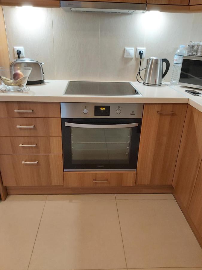Apartment Lilly, Apartment With Communal Pool, 10 Meters From Sea Сами Екстериор снимка