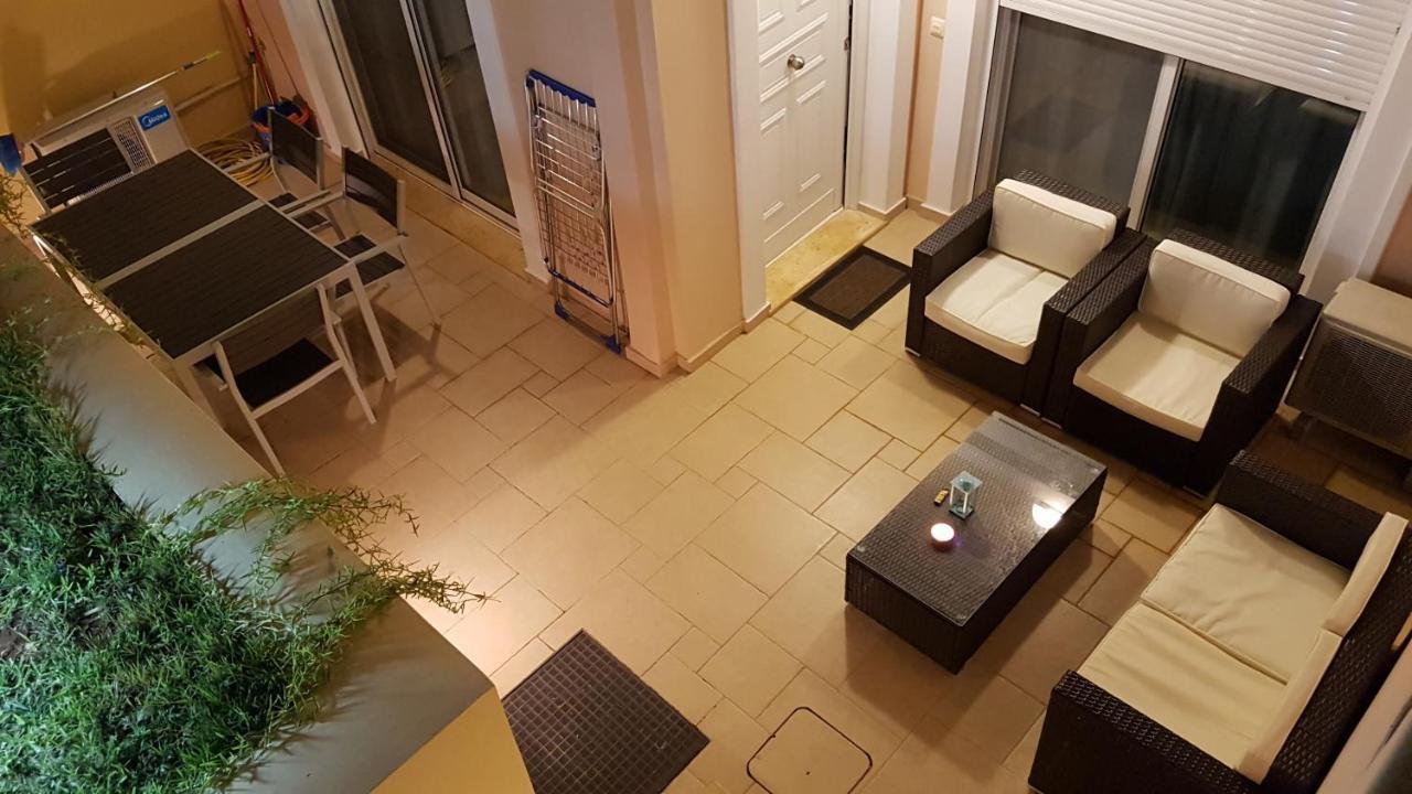 Apartment Lilly, Apartment With Communal Pool, 10 Meters From Sea Сами Екстериор снимка