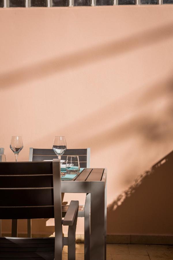 Apartment Lilly, Apartment With Communal Pool, 10 Meters From Sea Сами Екстериор снимка
