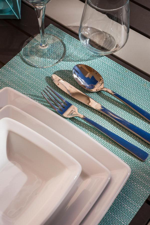 Apartment Lilly, Apartment With Communal Pool, 10 Meters From Sea Сами Екстериор снимка